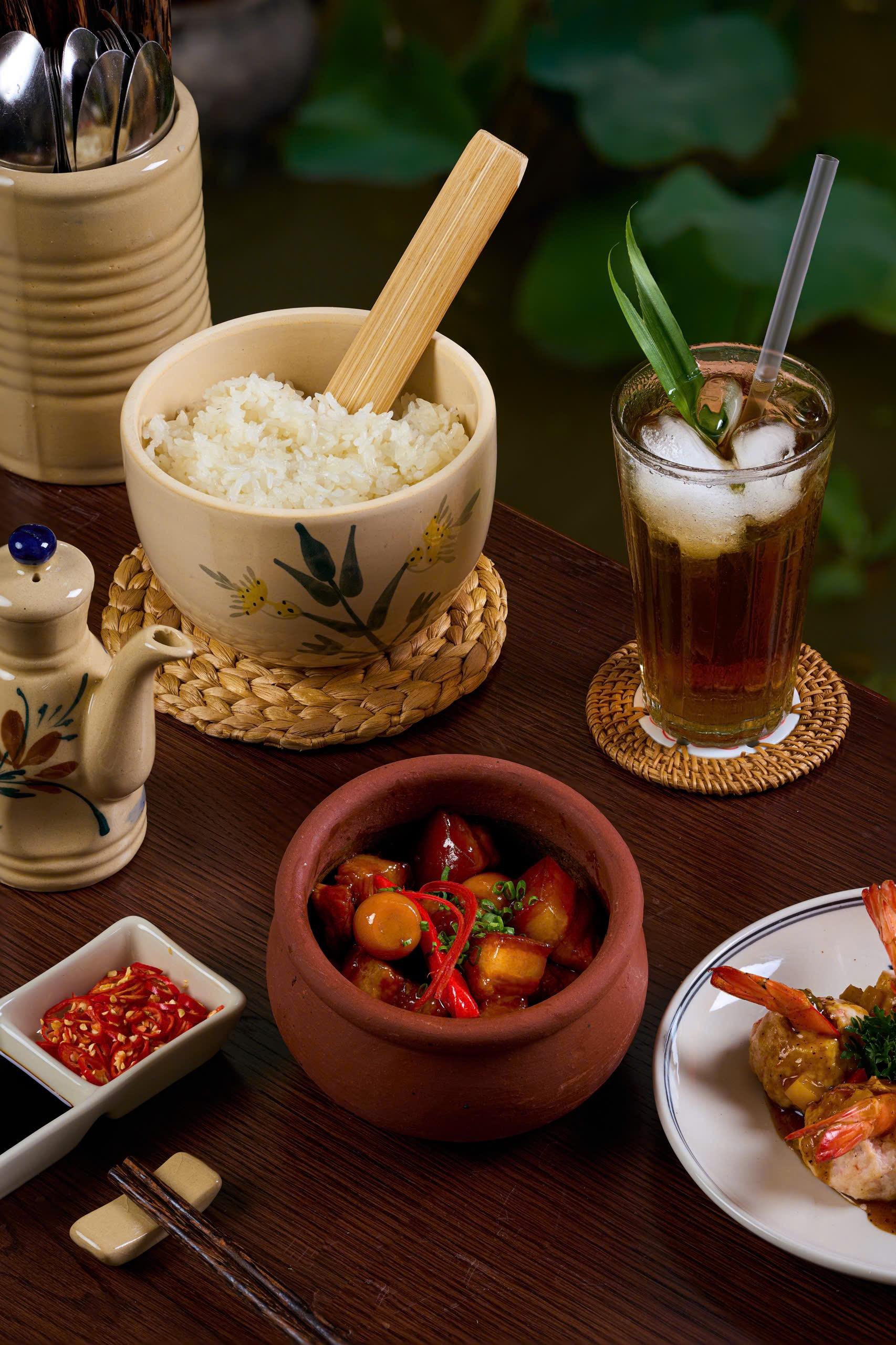 NHÀ HÀNG THỊ TẤM